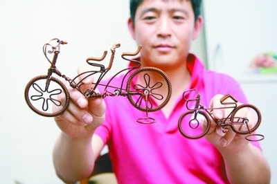 洛陽聾啞小伙手工制自行車工藝品 被稱巧手勵志哥_中國廣播網(wǎng)